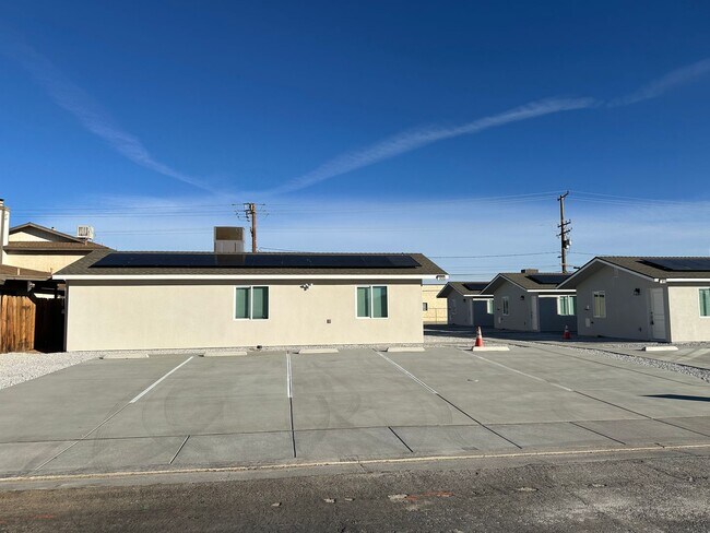 920 W Atkins Ave-Unit -920 W Atkins Ave - Apt A in Ridgecrest, CA - Building Photo - Building Photo