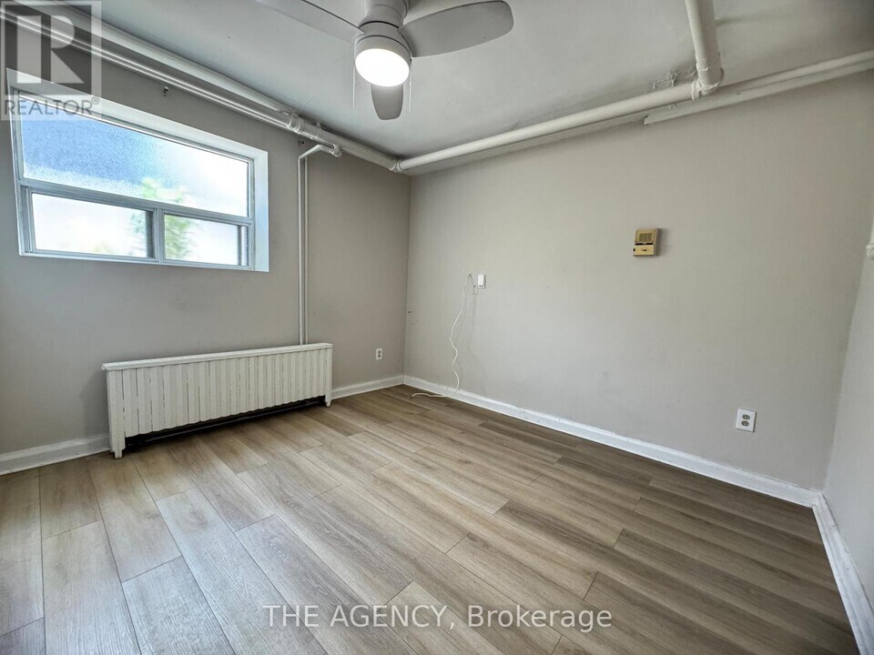 852-852 Broadview Ave in Toronto, ON - Building Photo