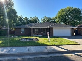 6 Jardin Ct in Roswell, NM - Building Photo