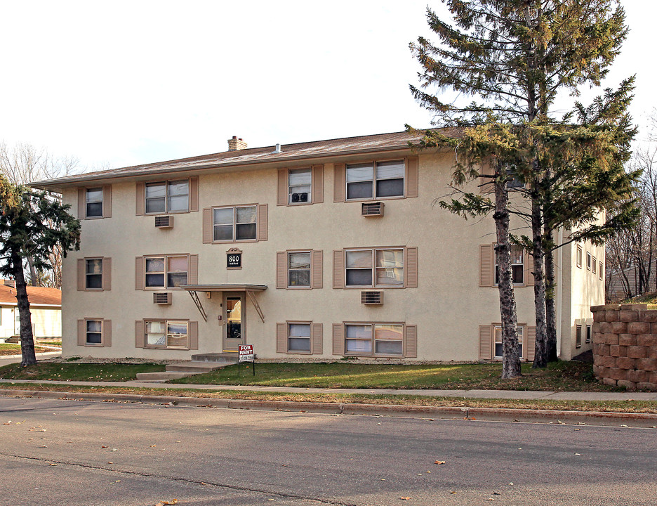 800 Dodd Road in West St. Paul, MN - Foto de edificio