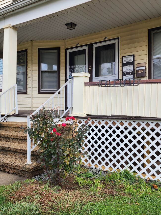 106 Lyons St in New Britain, CT - Building Photo - Building Photo