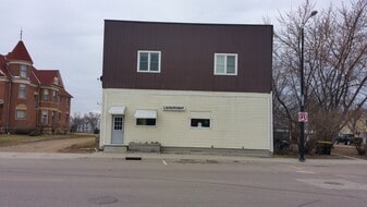 401 Main St N in Minnesota Lake, MN - Building Photo