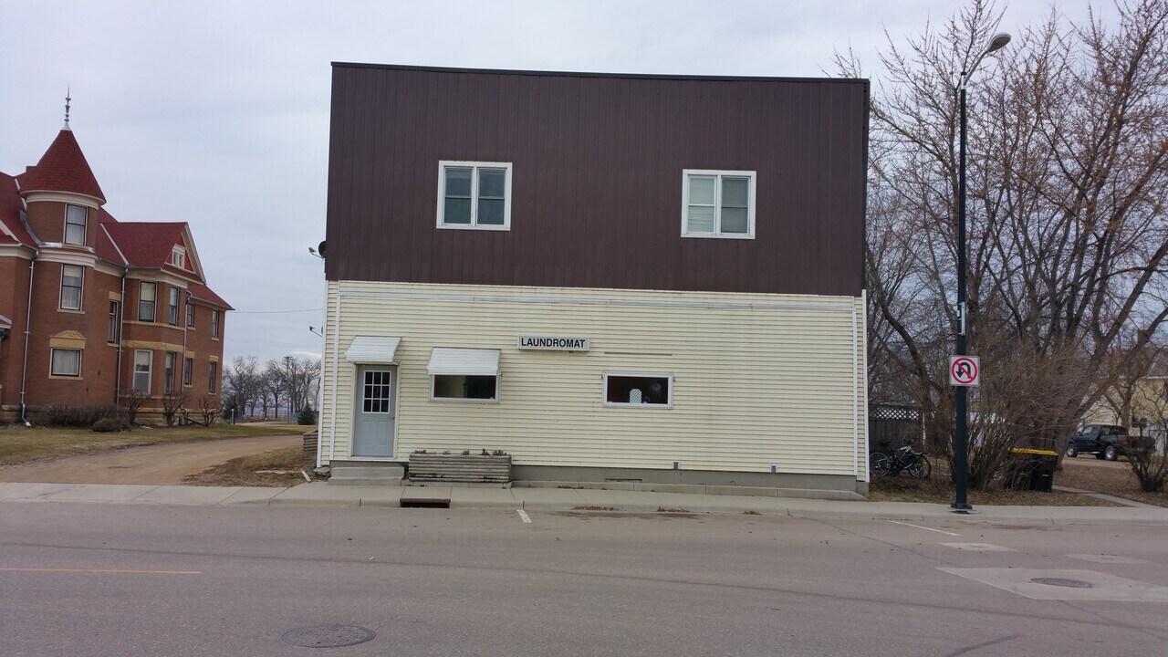 401 Main St N in Minnesota Lake, MN - Building Photo
