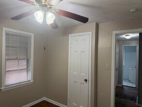 13677 Cedar Rd in University Heights, OH - Building Photo - Building Photo