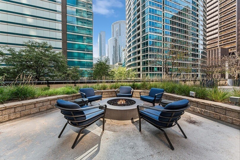 401 E Ontario St, Unit 4506 in Chicago, IL - Building Photo