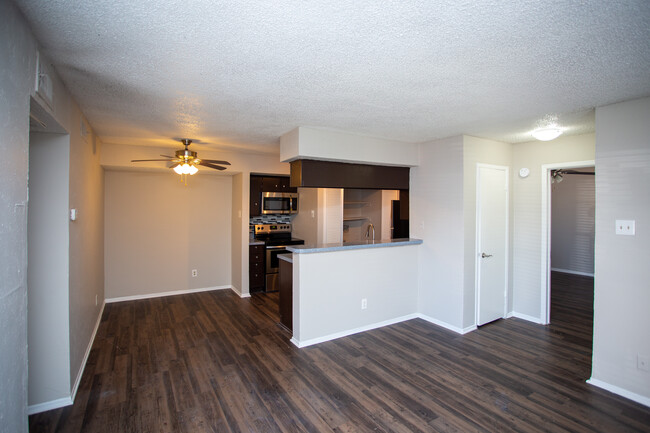 Cedar Point Apartments in Arlington, TX - Building Photo - Interior Photo