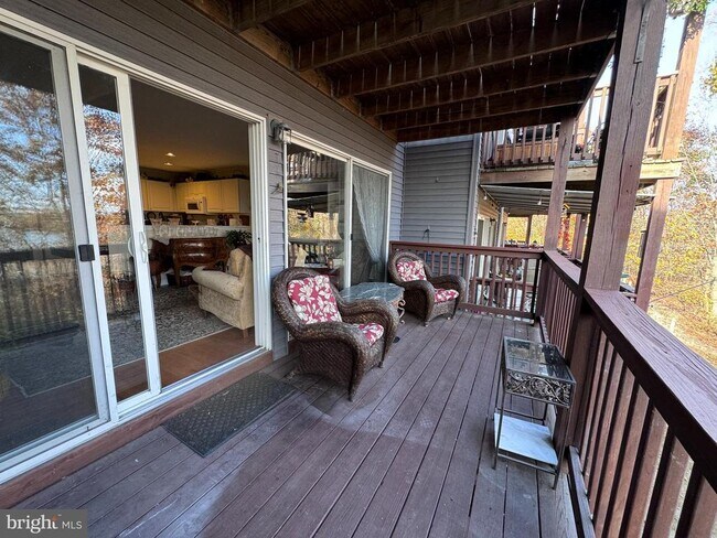 property at 113 NE Isles Dr