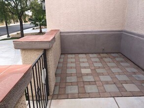 7237 Iron Oak Ave in Las Vegas, NV - Foto de edificio - Building Photo