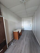 106 E 3rd St in Salisbury, MO - Foto de edificio - Building Photo