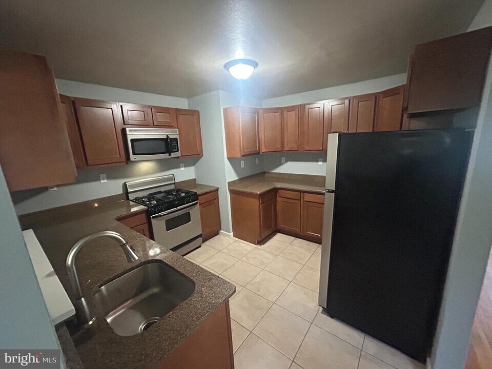 316 Van Sant Dr in Palmyra, NJ - Building Photo