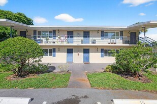 821 Lighthouse Dr, Unit A in North Palm Beach, FL - Building Photo