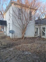 116 N Poplar St in Assumption, IL - Building Photo