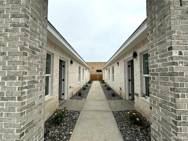 100 San Jose Dr, Unit 4 in Mission, TX - Building Photo - Building Photo