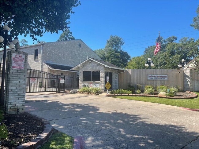 17573 Red Oak Dr in Houston, TX - Building Photo - Building Photo