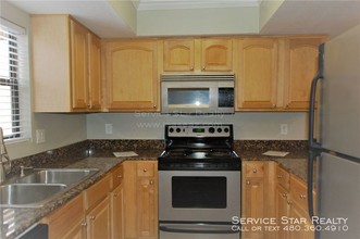 3434 W Danbury Dr-Unit -A212 in Phoenix, AZ - Foto de edificio - Building Photo