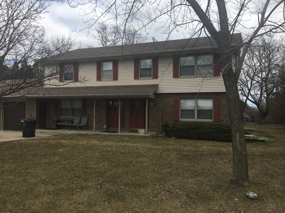 4748 S 124th St in Greenfield, WI - Building Photo