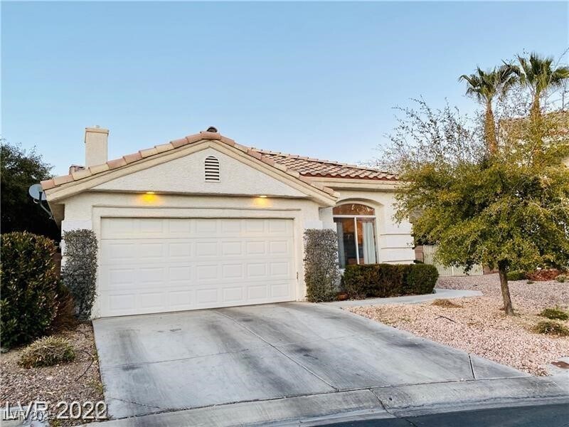 8252 Nice Ct in Las Vegas, NV - Building Photo