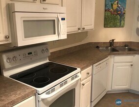 380 Marshland Rd in Hilton Head Island, SC - Building Photo - Building Photo