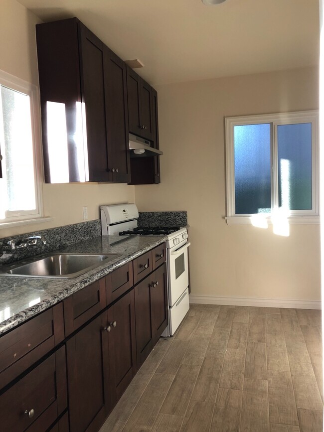 property at 304 E Valencia Ave