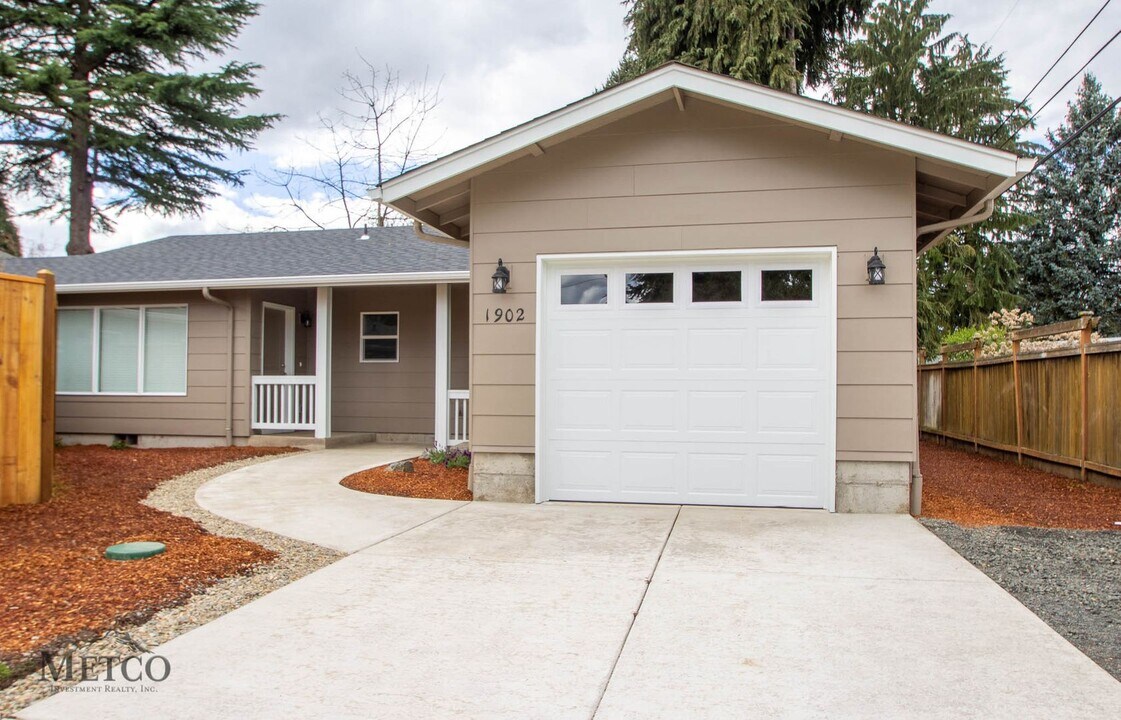 2683 Jeppesen Acres Rd in Eugene, OR - Foto de edificio