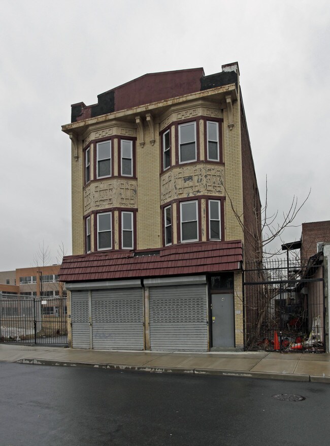 4 Winans St in East Orange, NJ - Building Photo - Building Photo