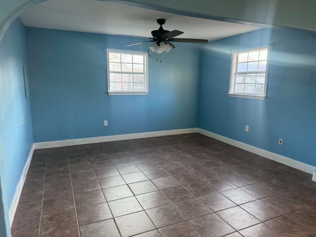 3449 Mathis Cir, Unit 2 in San Antonio, TX - Foto de edificio - Building Photo