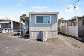 3913 Castro Valley Blvd in Castro Valley, CA - Building Photo - Building Photo