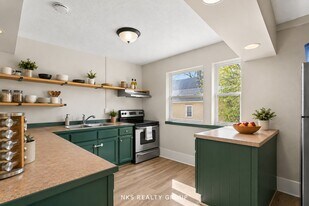 820 W Shiawassee St in Lansing, MI - Building Photo
