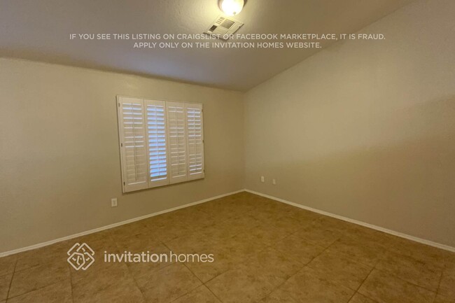 8108 Divernon Ave in Las Vegas, NV - Building Photo - Building Photo