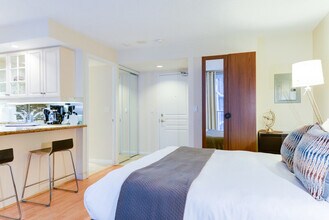 21 Nelson St in Toronto, ON - Building Photo - Building Photo