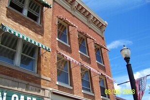 607 Lincolnway, Unit APT 3 in La Porte, IN - Building Photo