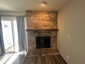 1955 Charles Ln in Aurora, IL - Building Photo - Building Photo
