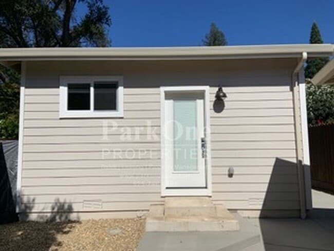 71 Meadow View Rd in Orinda, CA - Building Photo - Building Photo