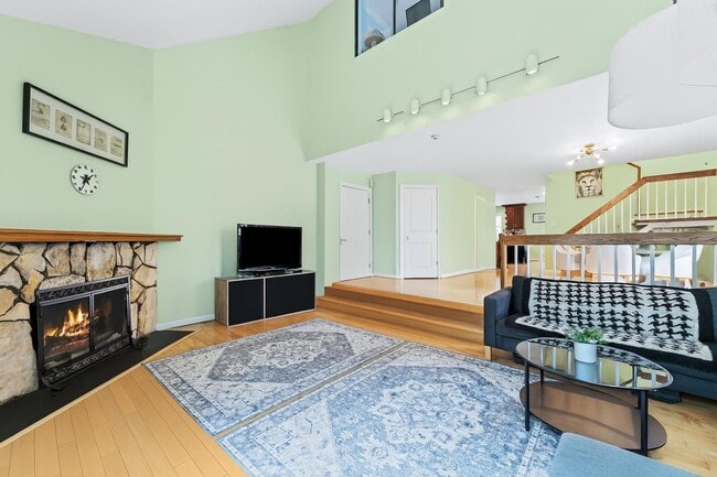 property at 576 Sanderling Ct