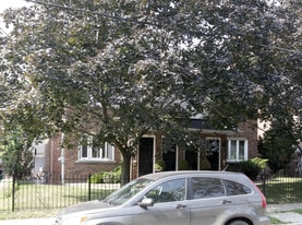 23-25 Claxton Blvd in Toronto, ON - Building Photo