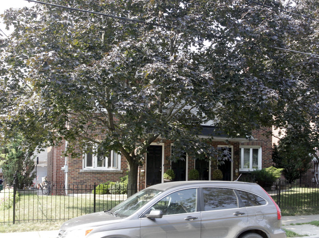 23-25 Claxton Blvd in Toronto, ON - Building Photo - Primary Photo