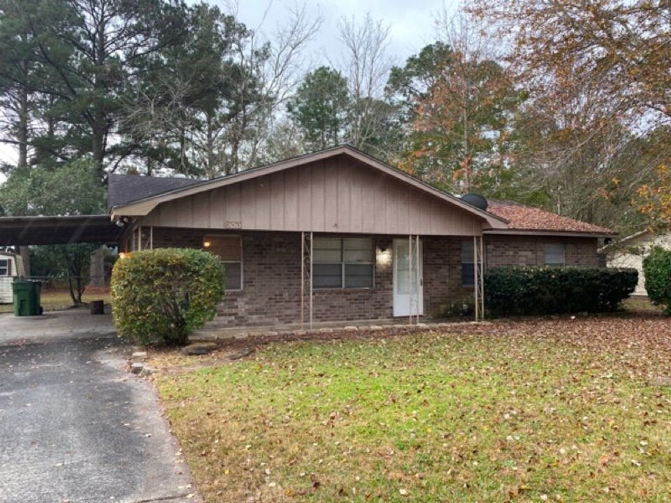 633 Lee Rd in Hinesville, GA - Building Photo