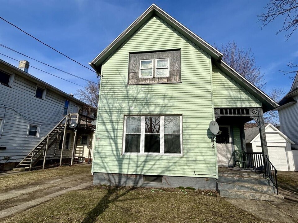1619 Myrtle St, Unit 2 in Erie, PA - Building Photo