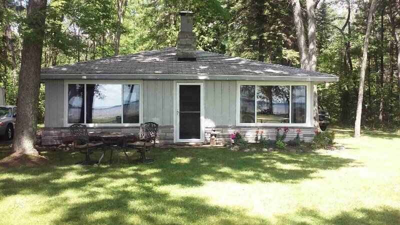 6873 E Houghton Lake Dr in Houghton Lake, MI - Building Photo
