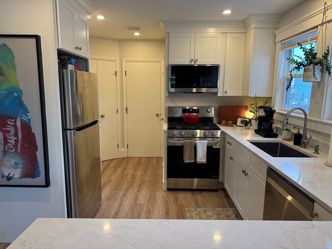 30 Charlotte Rd, Unit #1 in Waltham, MA - Building Photo - Building Photo