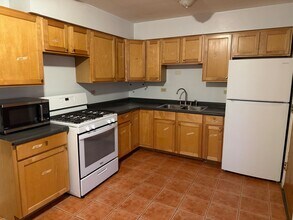 4823 Grove St, Unit 1 W in Skokie, IL - Building Photo - Building Photo