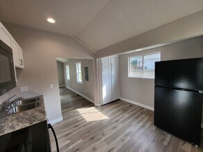 1254 E 24th St in Des Moines, IA - Building Photo - Building Photo