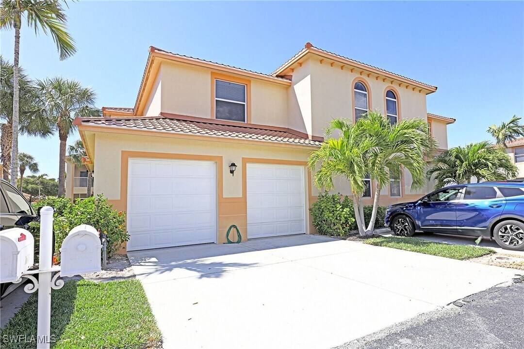15550 Bellamar Cir in Ft. Myers, FL - Building Photo