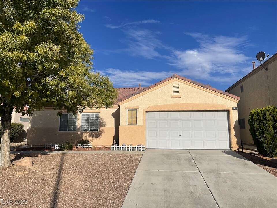 6122 Cozy Creek St in North Las Vegas, NV - Building Photo