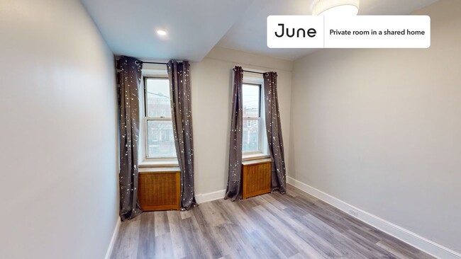 Private bedroom in 3 bed/1 bath Home in New York, NY - Building Photo - Building Photo