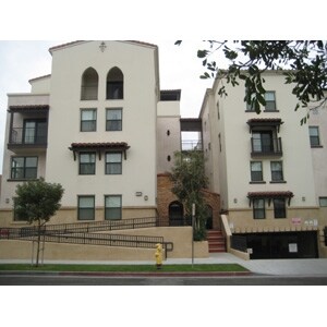 Metro Loma Apartments in Glendale, CA - Foto de edificio