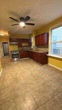 375 6th Ave W, Unit 1 in Newark, NJ - Building Photo - Building Photo