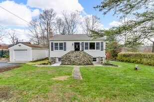 21 Reading Rd in Patterson, NY - Building Photo