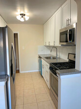 2106 Steinway St, Unit Floor 1 in Astoria, NY - Building Photo - Building Photo