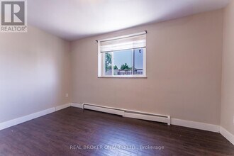 326-326 Hunter St E in Hamilton, ON - Building Photo - Building Photo